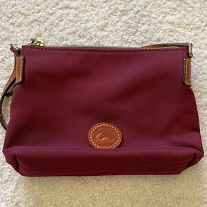 Dooney & Bourke shoulder bag, color maroon